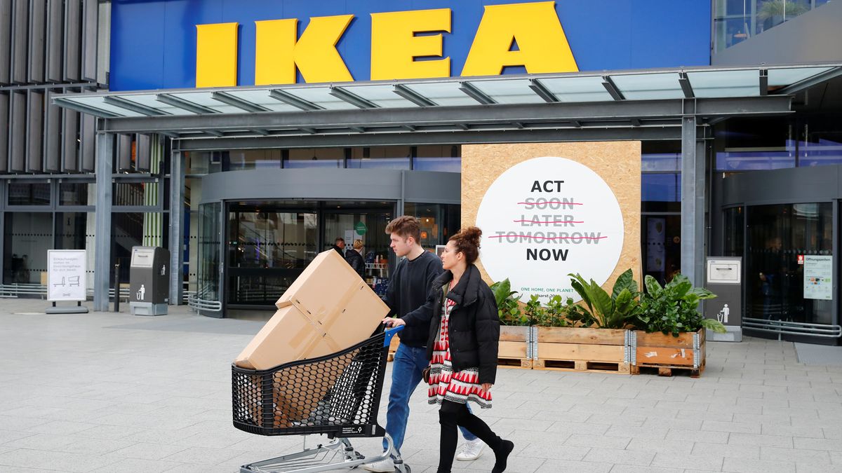 La policía acude a un Ikea donde 3.000 personas iban a jugar al escondite