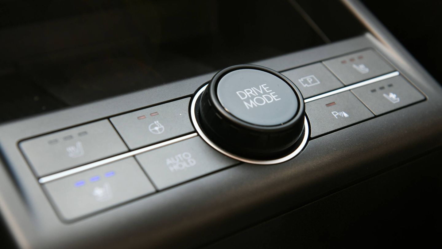 A través de esta ruleta se cambian los modos de conducción: Eco, Normal, Sport y Nieve.
