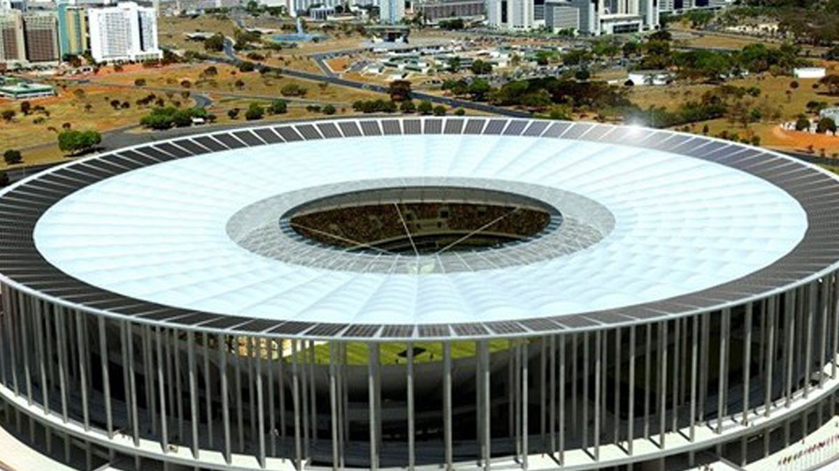Más problemas para Brasil 2014: un estadio de 371 millones que está repleto de goteras