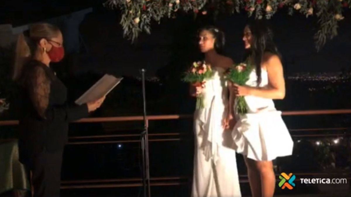 Una boda en redes sociales da la bienvenida al matrimonio igualitario en Costa Rica