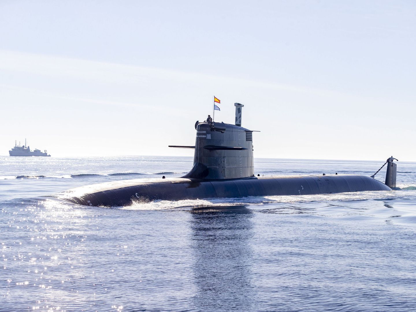 El submarino S-81 en aguas de Cartagena. (EFE) 