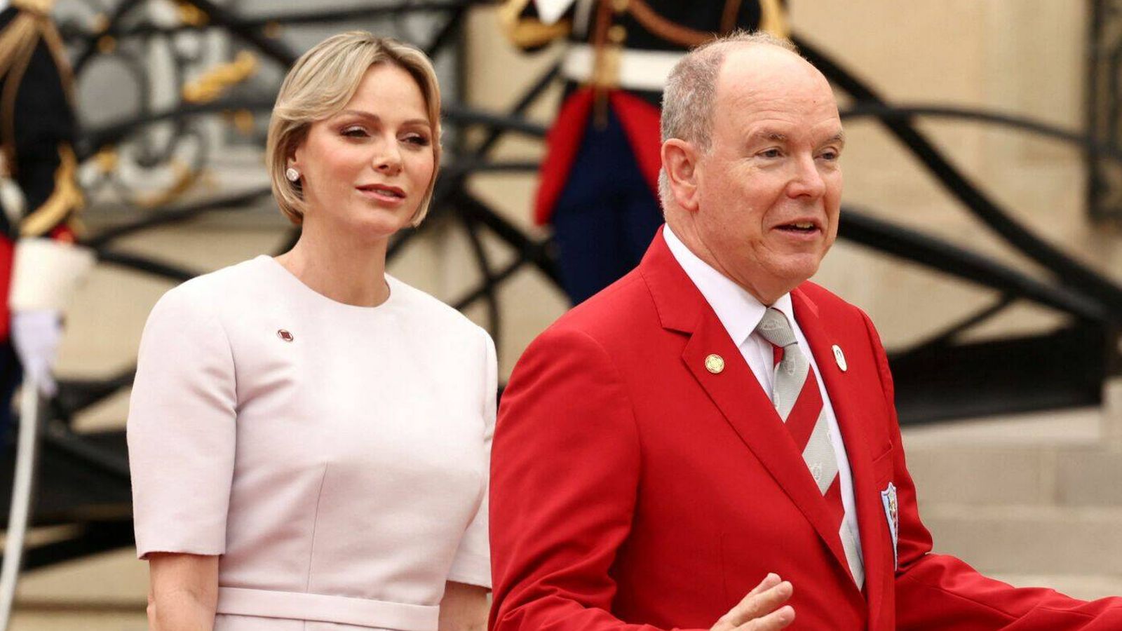 Charlene y el prínicipe Alberto de Mónaco en el Elíseo. (REUTERS/Yara Nardi)