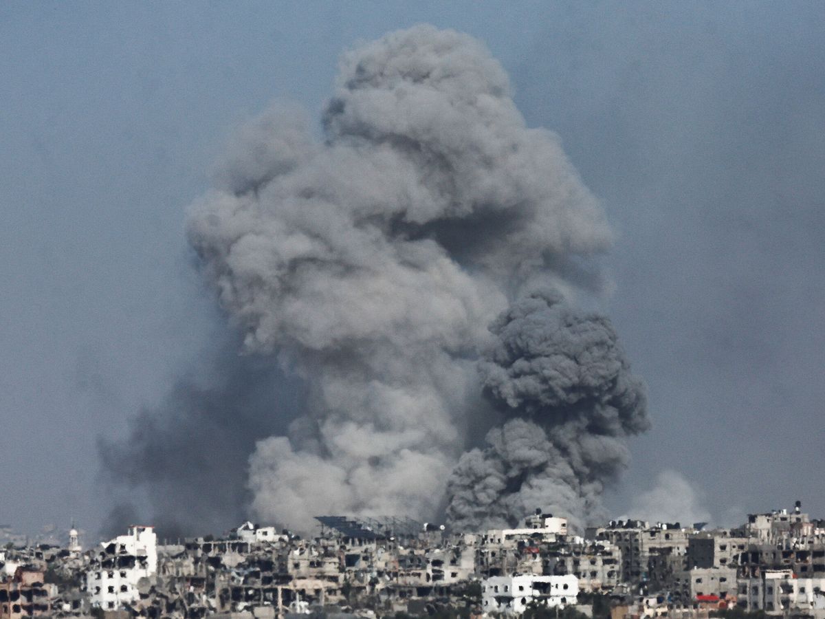 Foto: Israel continúa atacando Gaza. (Reuters/Amir Cohen)