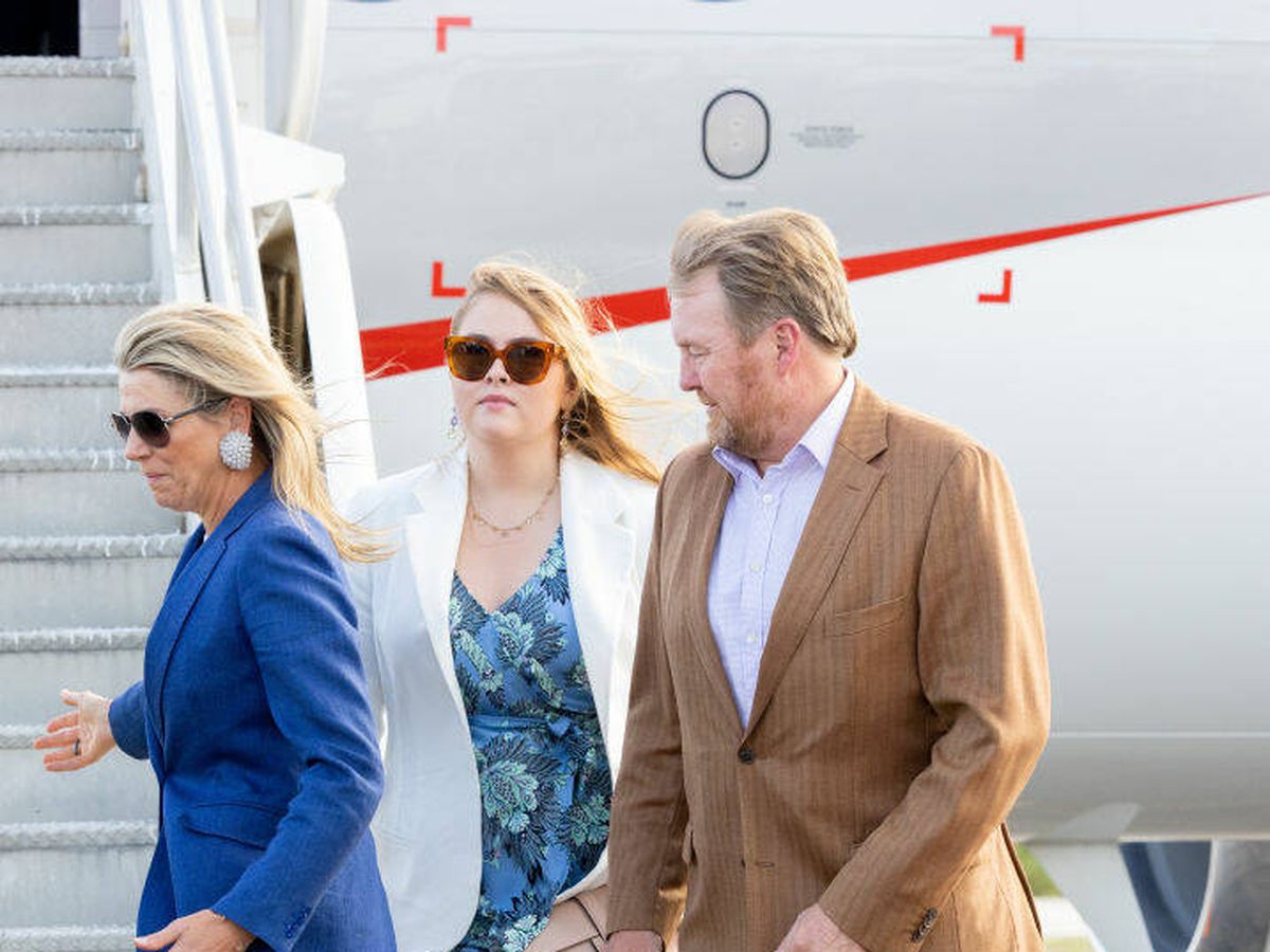 Foto: Máxima y Guillermo de Holanda, junto a su hija Amalia a su llegada a Bonaire. (Getty/Patrick van Katwijk)