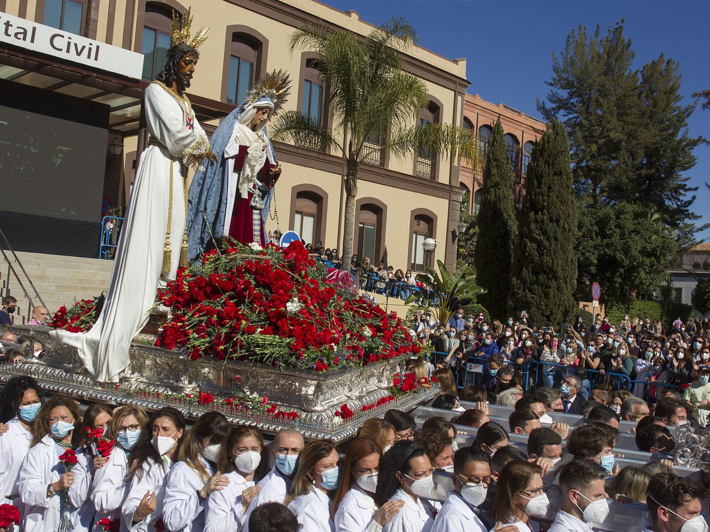 Traslado de Nuestro Padre Jesús Cautivo en Málaga este sábado.(EFE/Álvaro Cabrera)