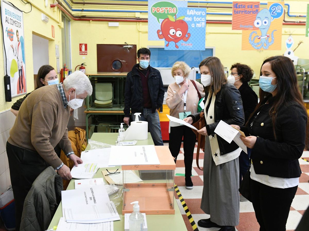Foto: Así se hace el recuento de votos para las elecciones de Madrid 2021. Foto: Efe