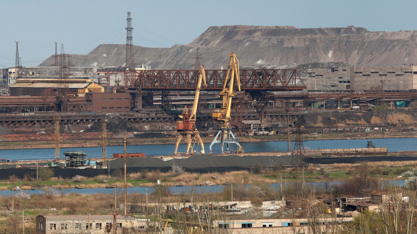 Vista del complejo metalúrgico de Azovstal, a las afueras de Mariúpol. (Reuters/Alexander Ermochenko)