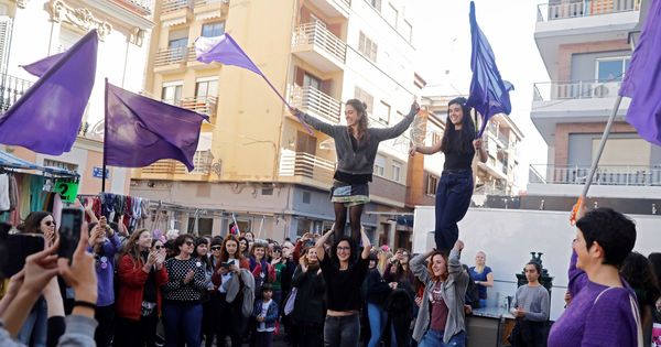 Foto: Un grupo de mujeres durante la celebración de este 8 de marzo. (EFE)