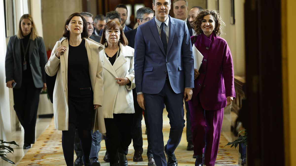 Sánchez se apropia de los avances feministas en plena guerra con Podemos antes del 8-M