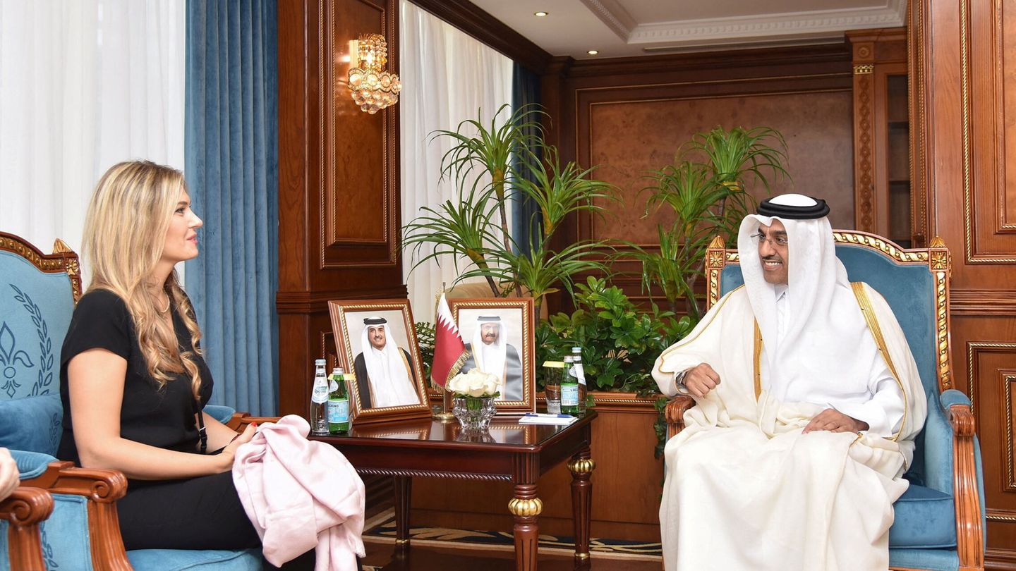 Kaili, con Ali bin Samikh Al Marri, ministro de Trabajo de Qatar. (Reuters/Luis Díaz) 