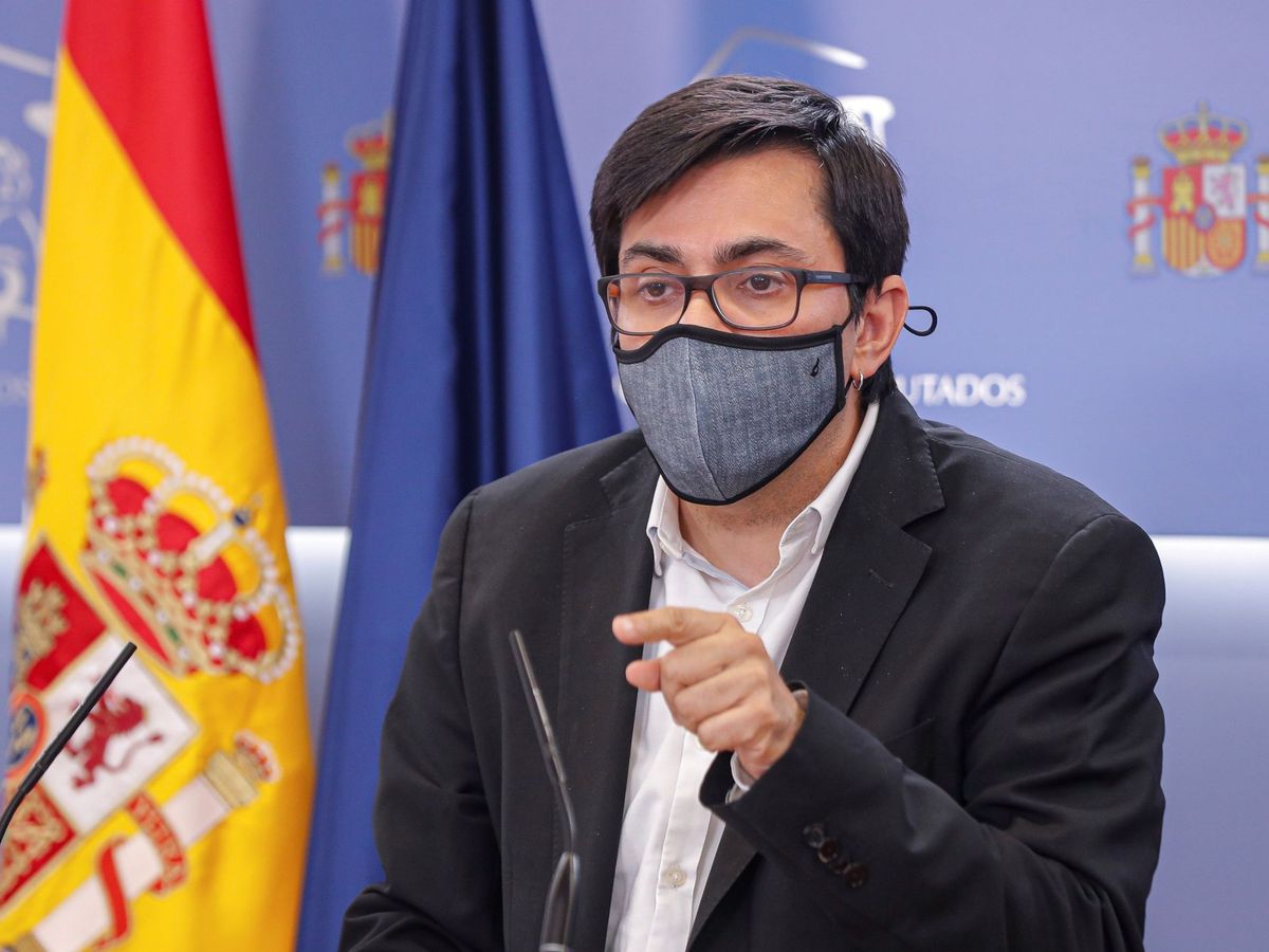 Foto: El secretario primero de la Mesa del Congreso de la confluencia catalana de Unidas Podemos (En Comú Podem), Gerardo Pisarello. (EFE)