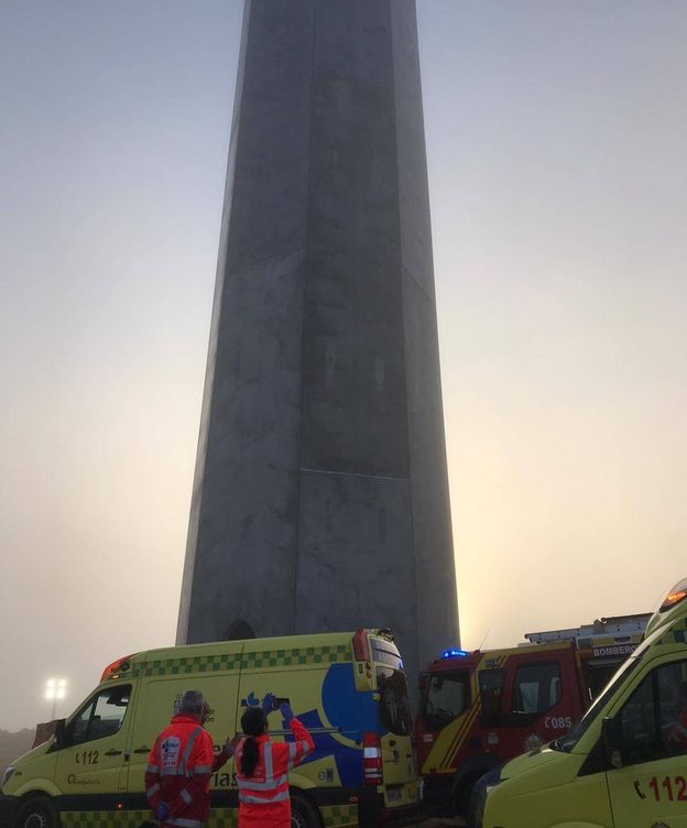 Foto: Servicios de emergencias en las obras del aprque eólico de La Mudarra (Valladolid) donde han fallecido dos operarios. (EP)