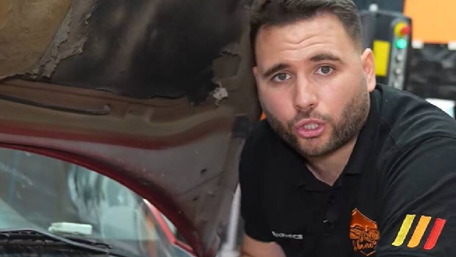 Un mecánico advierte: “Si tienes el coche lleno de polvo, aunque no sea bueno para el motor, para las pérdidas de aceite viene estupendamente”