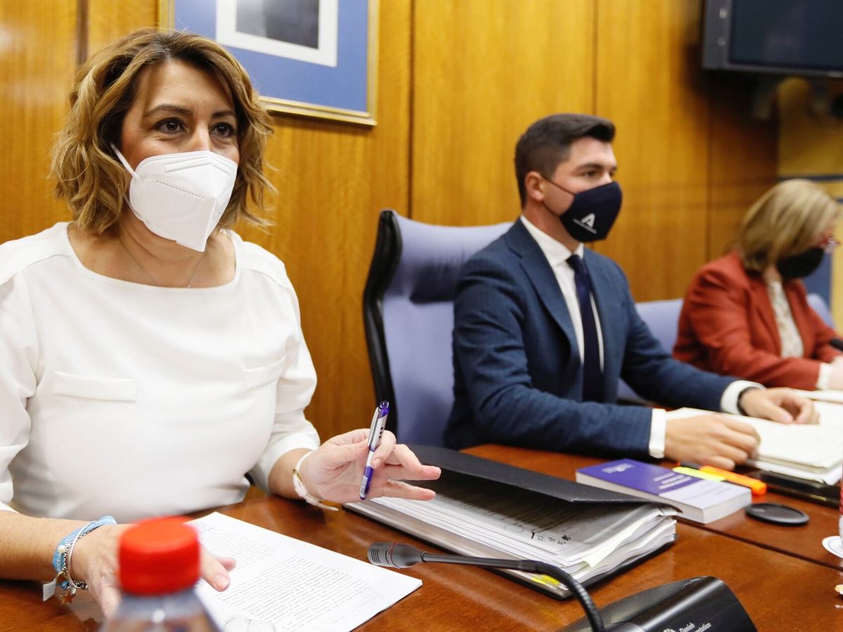 Foto: La expresidenta Díaz durante su comparecencia en la comisión de investigación de la Faffe. (EFE/José Manuel Vidal)