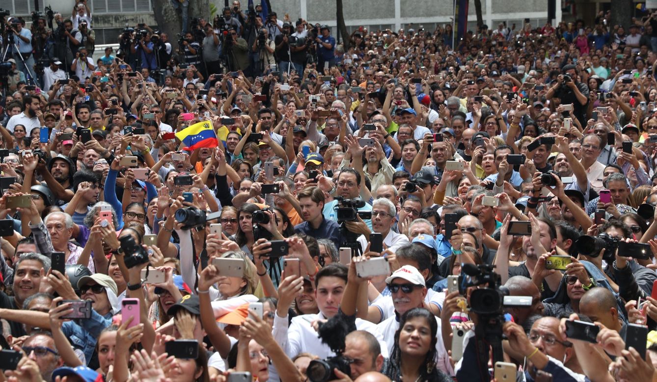 Seguidores del líder del Parlamento y autoproclamado presidente encargado de Venezuela, Juan Guaidó.