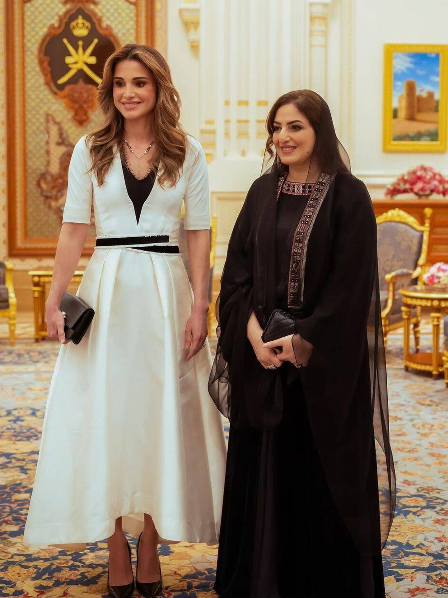 Rania, recibida en el palacio por la mujer del sultán de Omán. (Instagram/@queenrania)