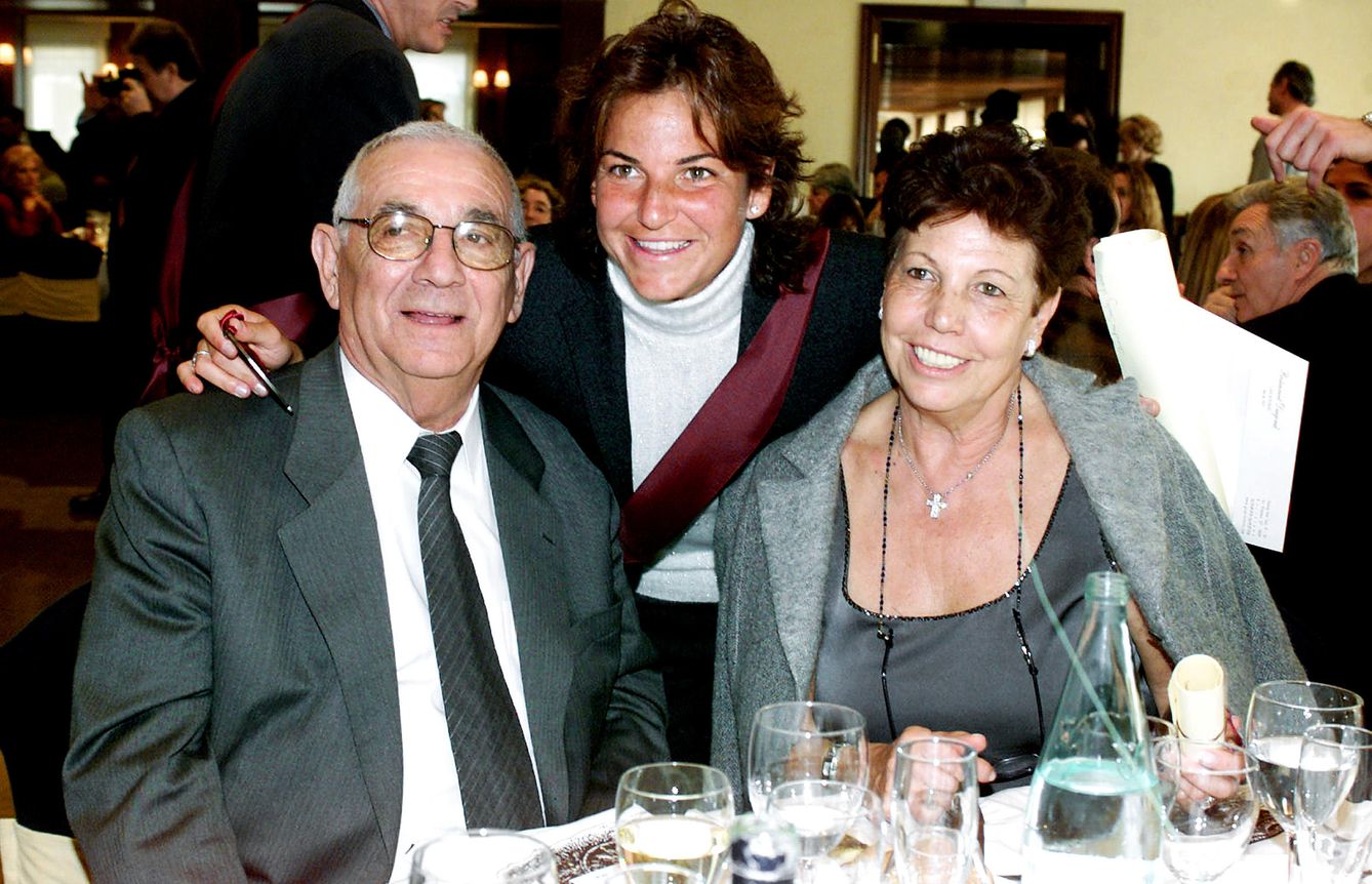 Arantxa Sánchez Vicario con sus padres (Gtres)