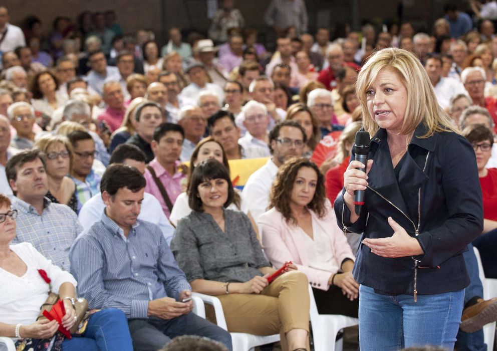 Foto: La cabeza de lista del PSOE a las elecciones europeas, Elena Valenciano, durante un mitin en Murcia (Efe).
