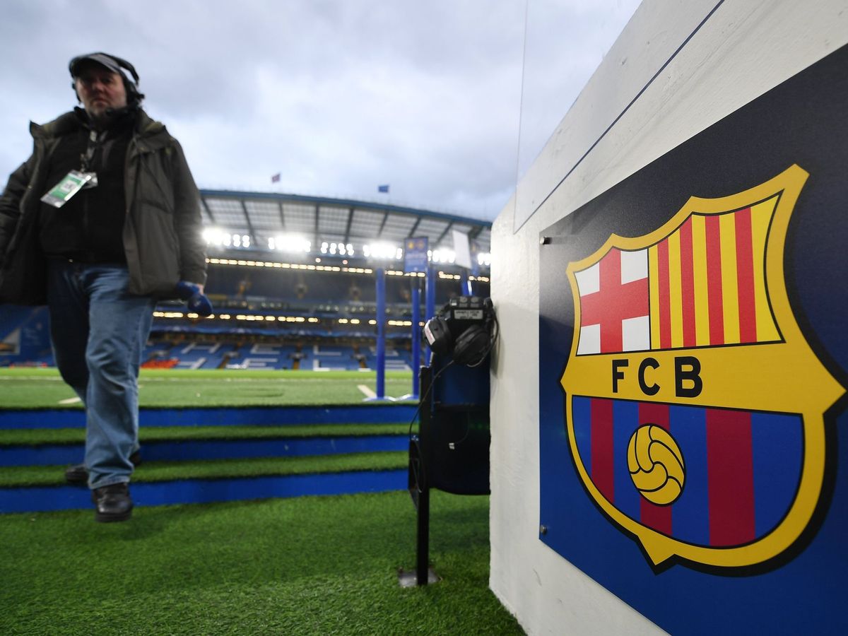 Foto: Vista del escudo del FC Barcelona. (EFE/Andy Rain)