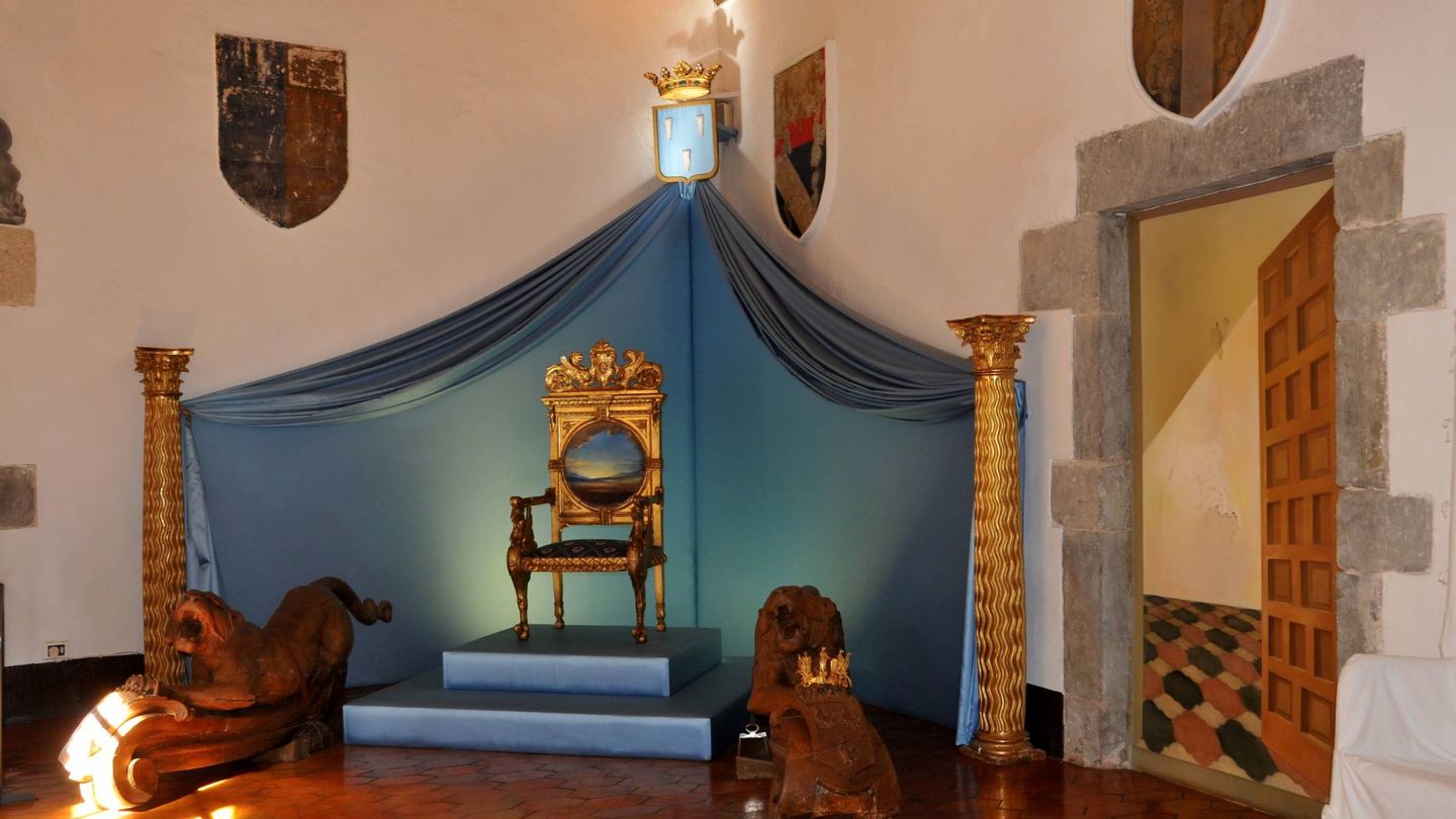El salón del trono del Castillo Gala Dalí, muy daliniano. (Cortesía Fundación Dalí)