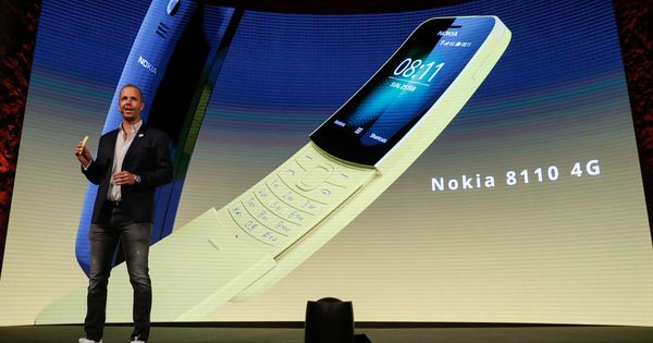 Foto: Juho Sarvikas presenta el nuevo Nokia 8110 durante el MWC de Barcelona | Reuters