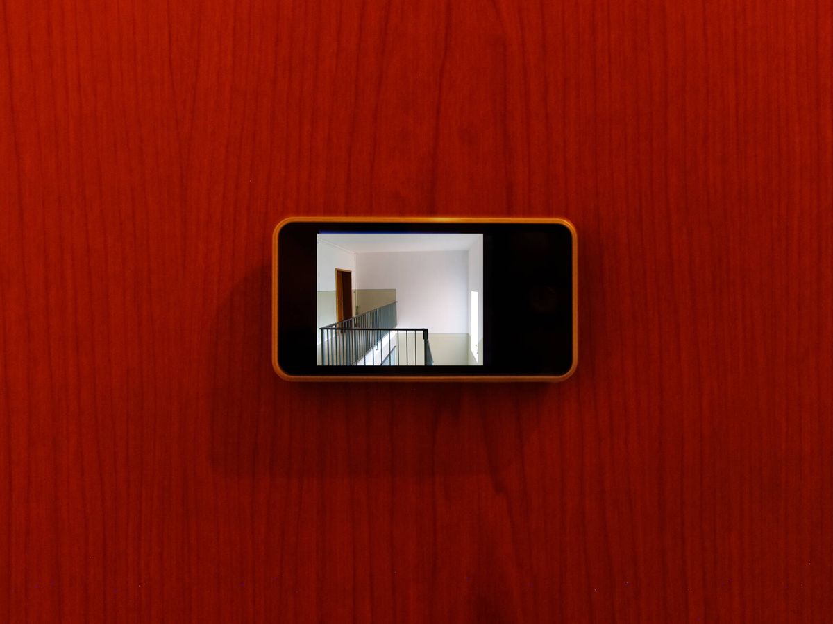 Foto: Las mirillas digitales te permiten ver todo lo que hay al otro lado de la puerta (iStock)