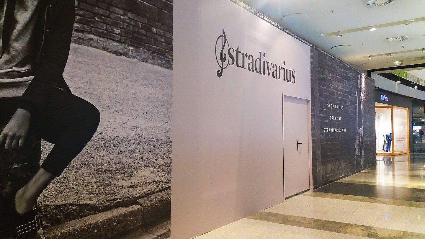 Stradivarius está ampliando su tienda a costa del espacio que ocupaba Área Zero. (M.V)