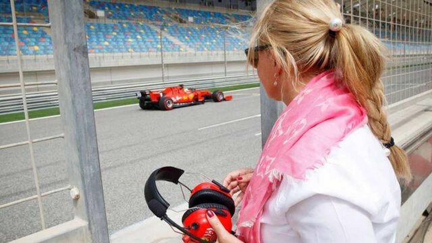 Corinna, viendo a su hijo debutar en la F1. (EFE)