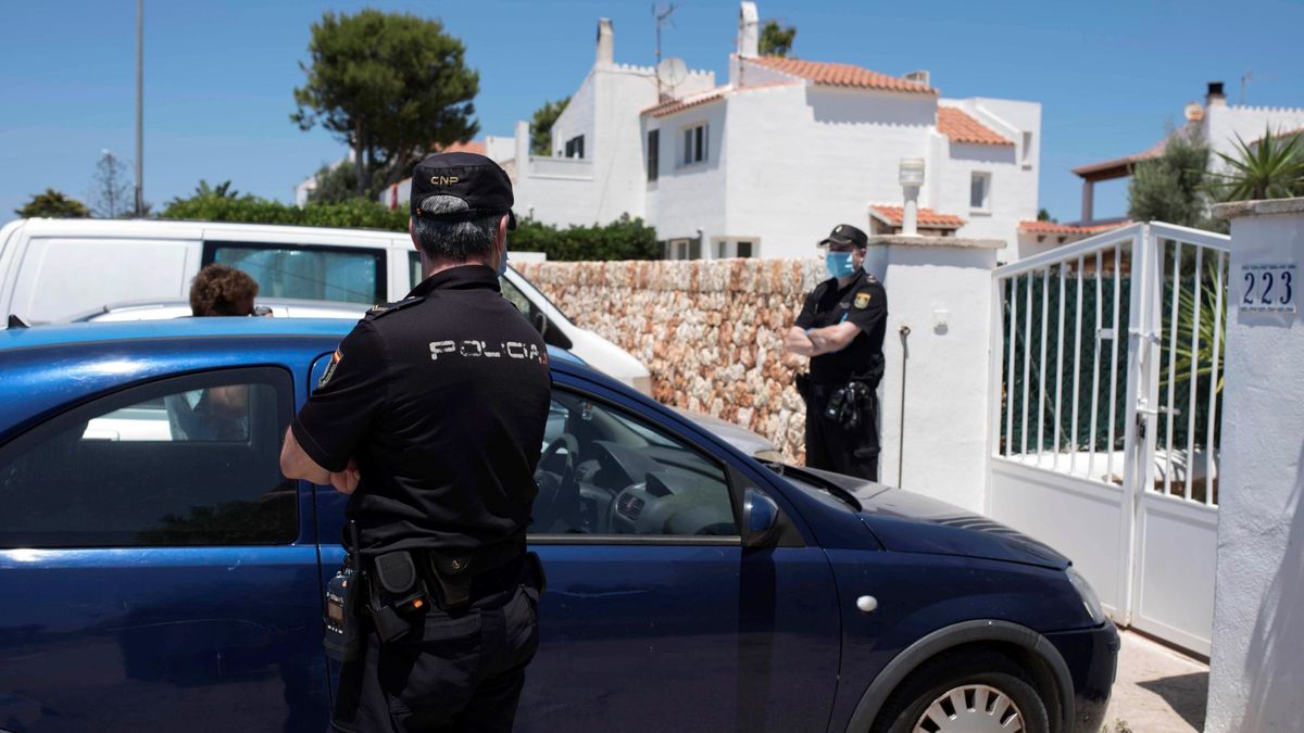 Muere una niña de dos años ahogada en una piscina de Ciutadella (Menorca)