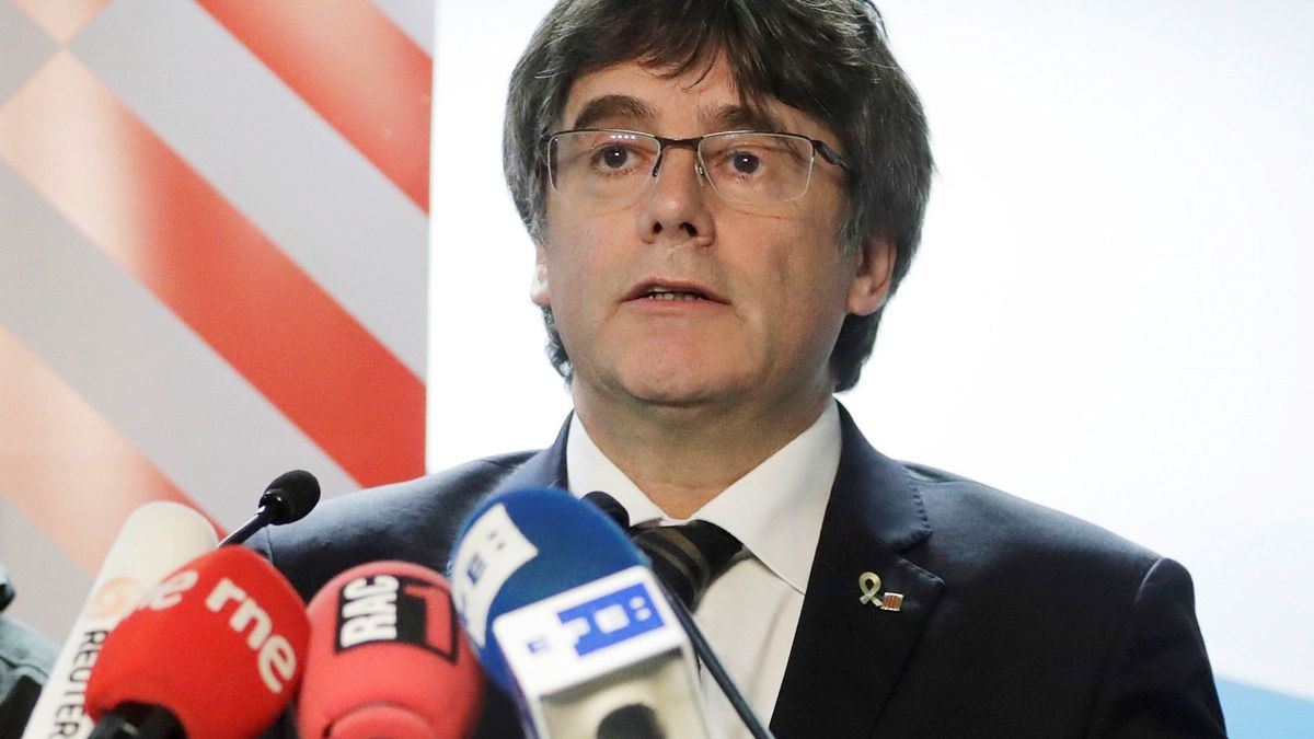 Puigdemont convoca una cumbre urgente para frenar un 'golpe de estado' en el PDeCAT