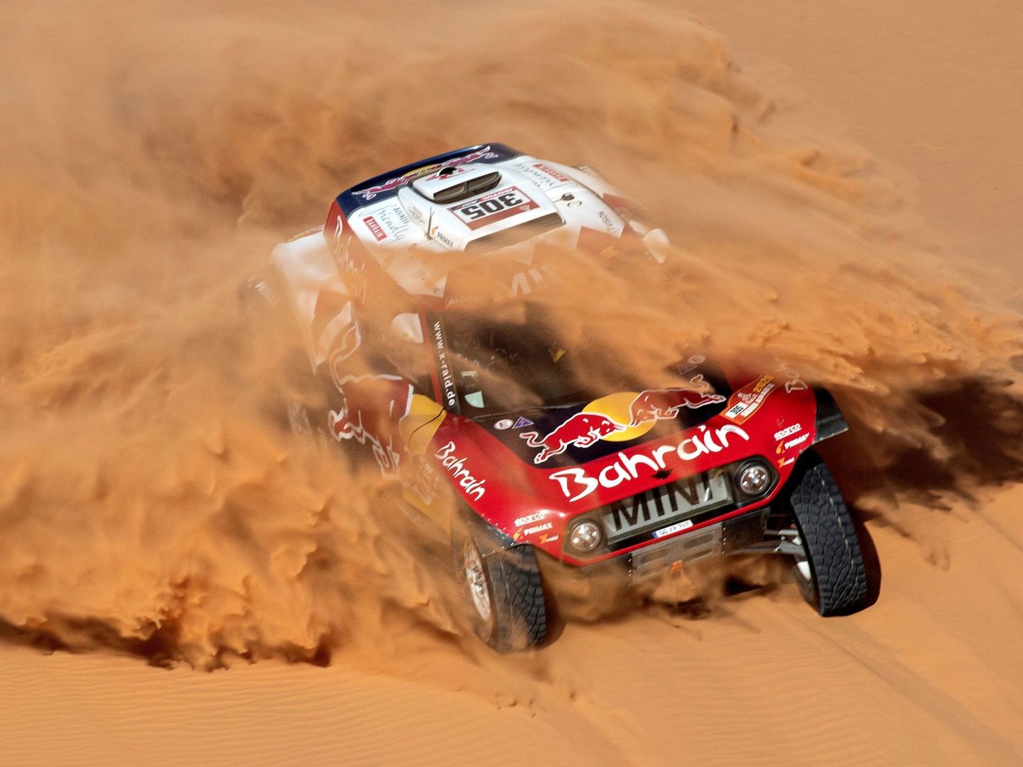 Carlos Sainz, en acción durante la séptima etapa del Dakar. (EFE)