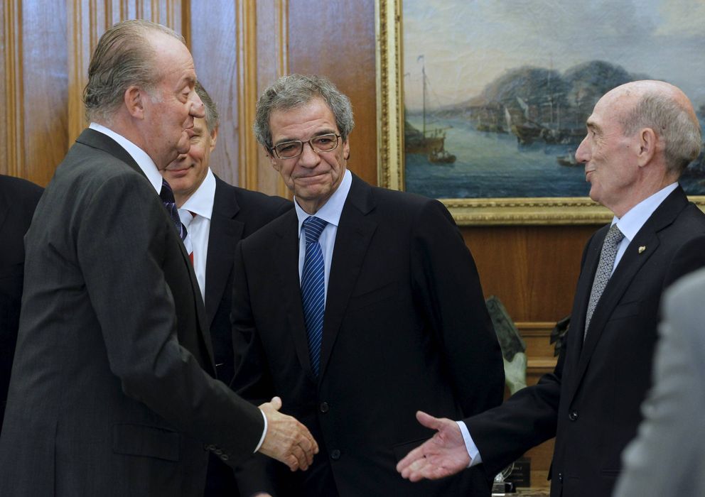 Foto: Fernández Norniella saluda al Rey Juan Carlos en una audiencia en Zarzuela (EFE).