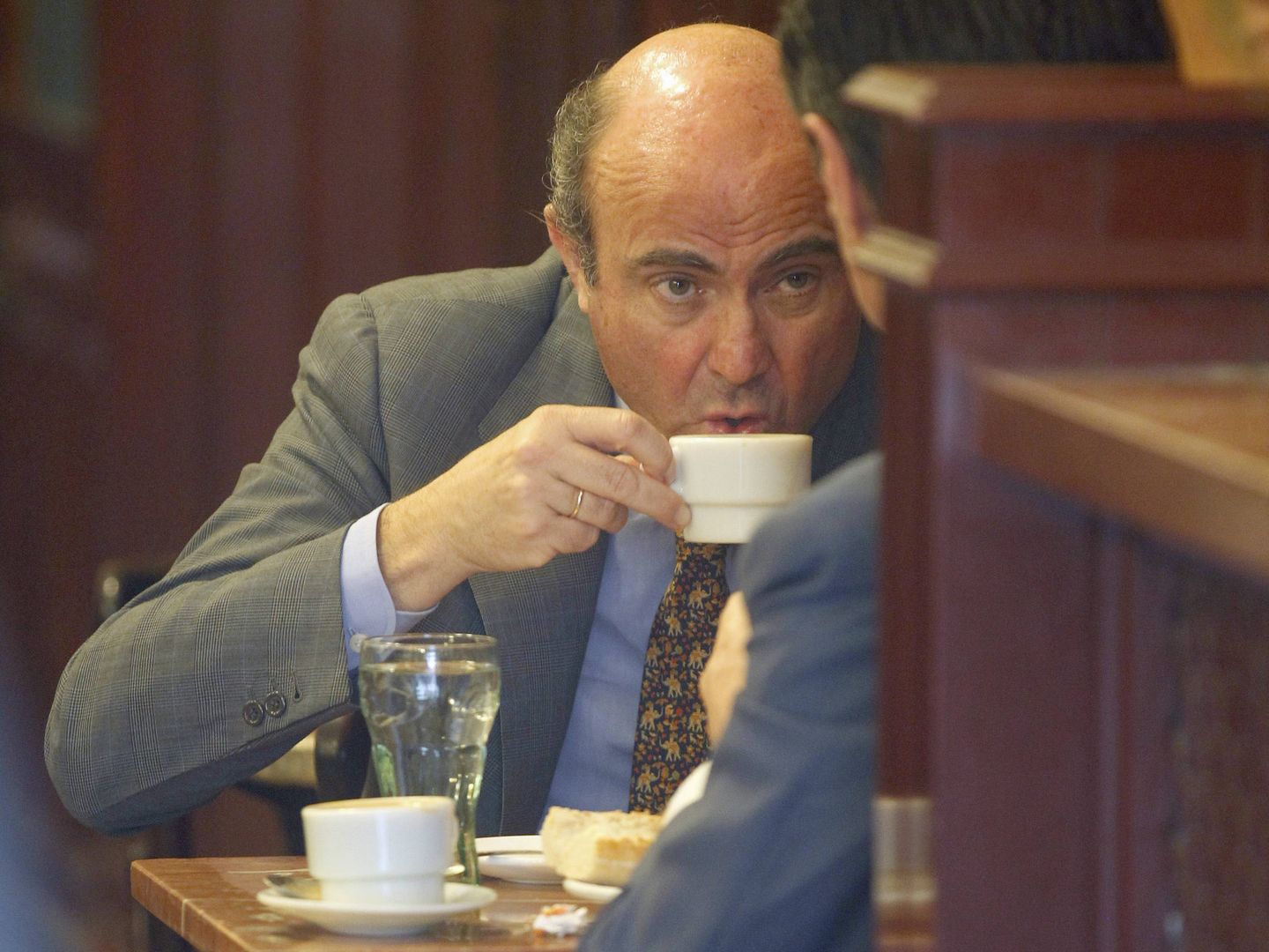 Vicepresidente del BCE, ¡y sin renunciar a su café con leche! (Reuters/Andrea Comas)