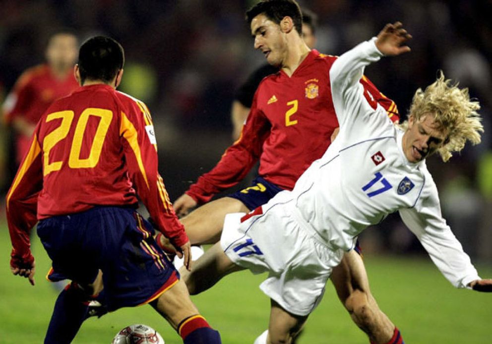 Foto: La selección española sumó, ante Serbia y Montenegro, su tercer empate como visitante, una igualada que, aunque decepcionante, quizá acorte la distancia hacia Alemania.