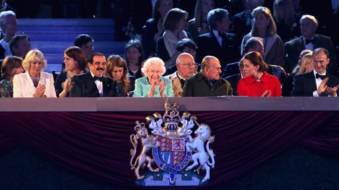 La Reina Isabel II celebra su 90º cumpleaños con una estrafalaria fiesta