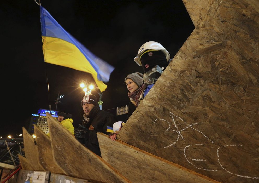 Foto: Protestas de la oposición ucraniana en la plaza de la Independencia de Kiev (Efe).
