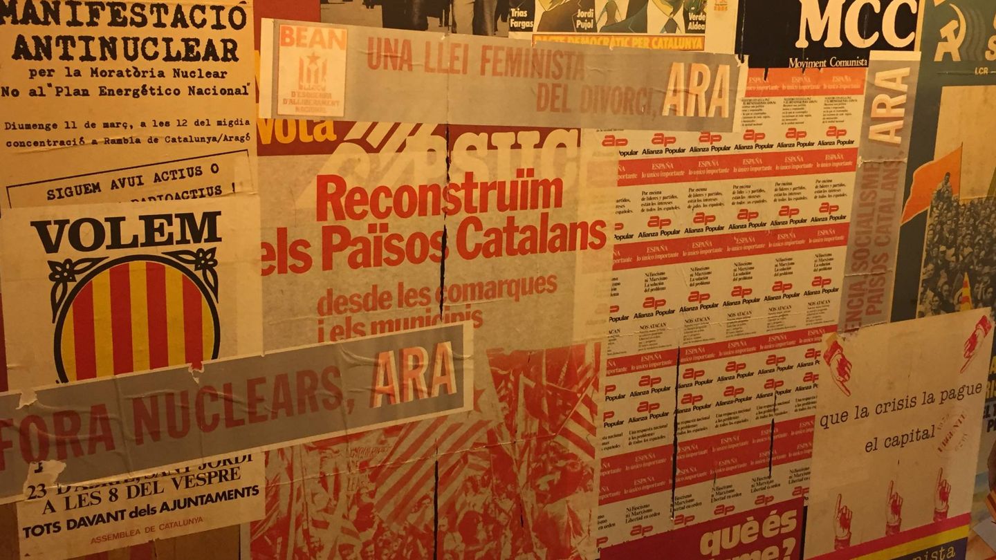 Mural con carteles de las últimas décadas en Cataluña. (Á.V.)