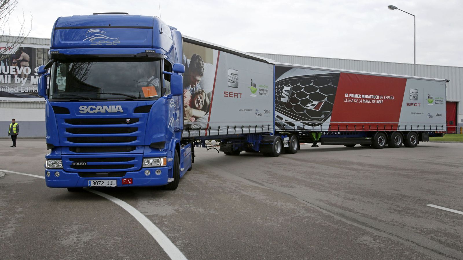 Foto: Imagen del Megatruck, el camión más grande de España. (EFE)