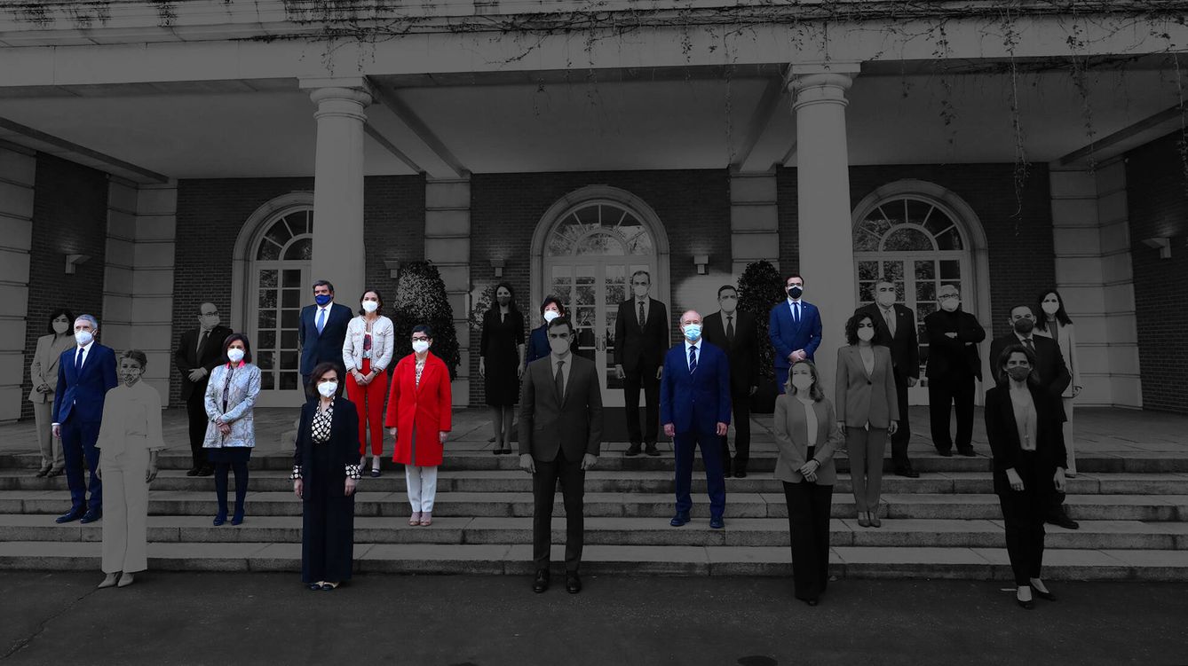 Foto: Foto de familia del Consejo de Ministros. En color, los ministros susceptibles de ser sustituidos.