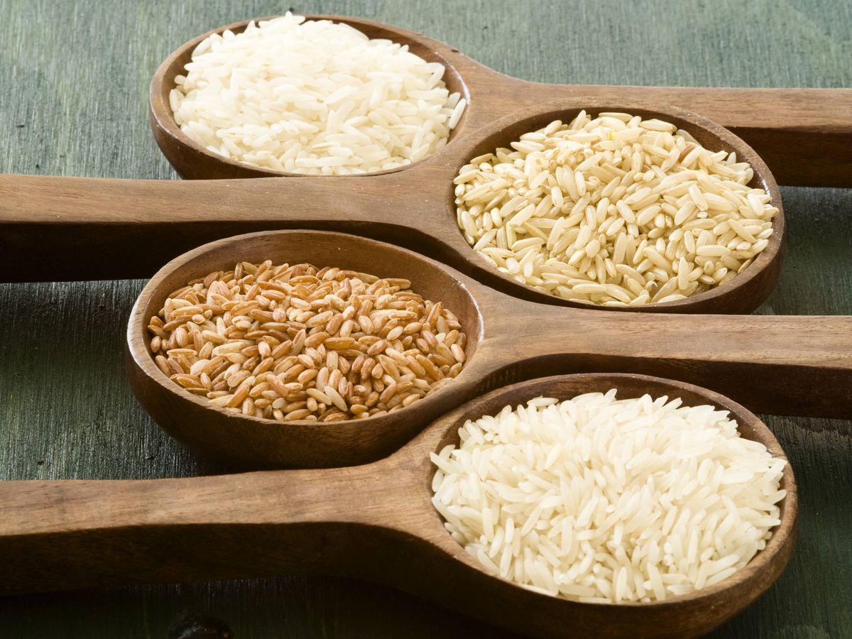 Foto: ¿Integral o blanco? Una guía para saber qué arroz elegir según tu caso. (iStock)