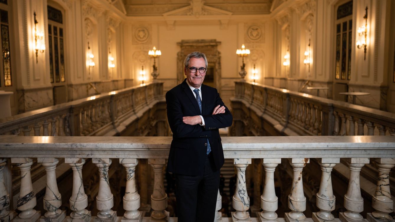 Foto: El presidente de la JUR de la Unión Europea, Dominique Laboureix, posa para El Confidencial en el Banco de España en Madrid. (A. B.)