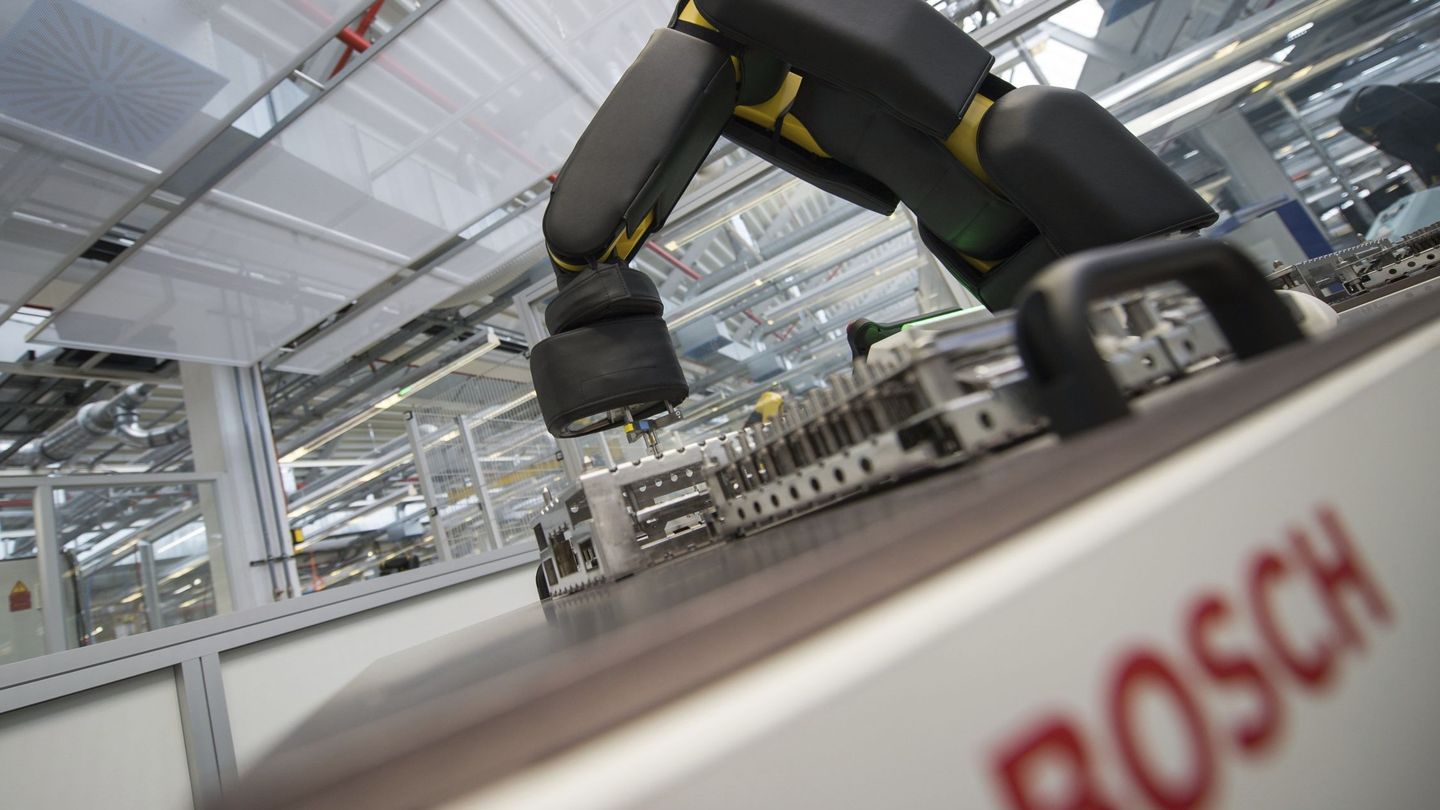 Brazo robótico en una planta de Bosch. (EFE)