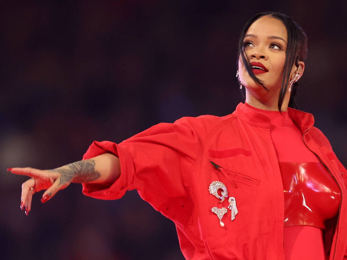 Foto: Rihanna, durante su actuación en el intermedio de la Super Bowl. (Getty/Ezra Shaw)