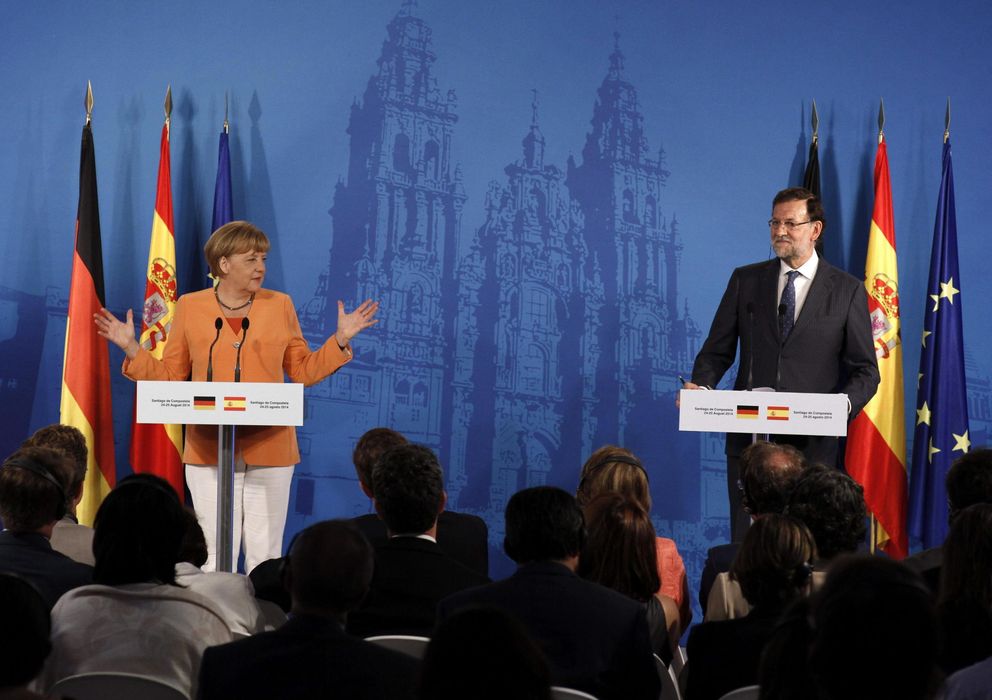 Foto: Rajo y Merkel durante la rueda de prensa en Santiago de Compostela (EFE)