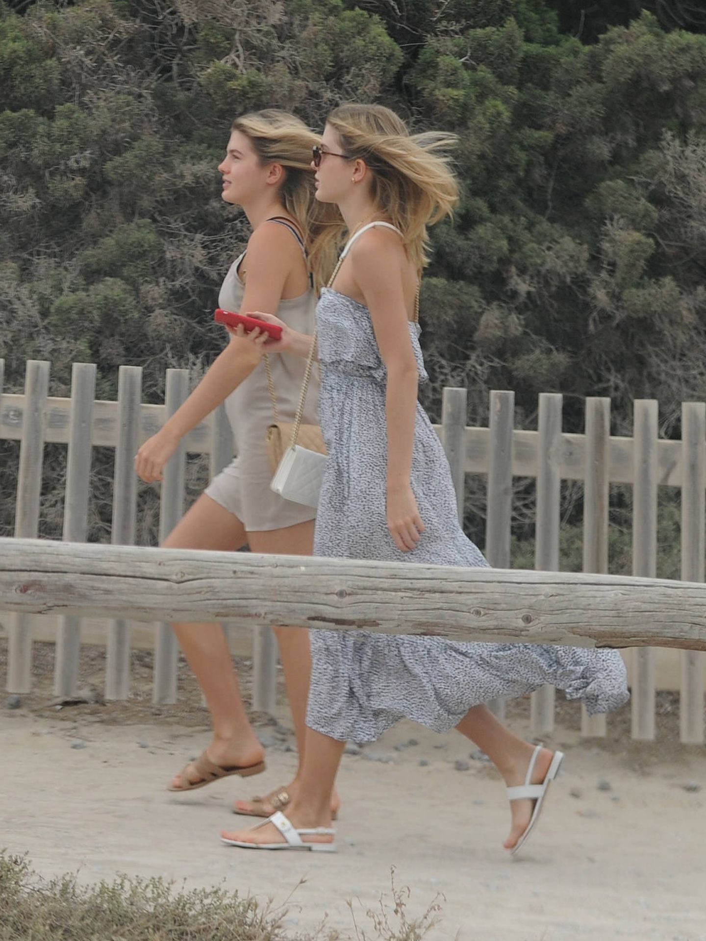 Victoria y Cristina Iglesias en Ibiza. (Lagencia Grosby)
