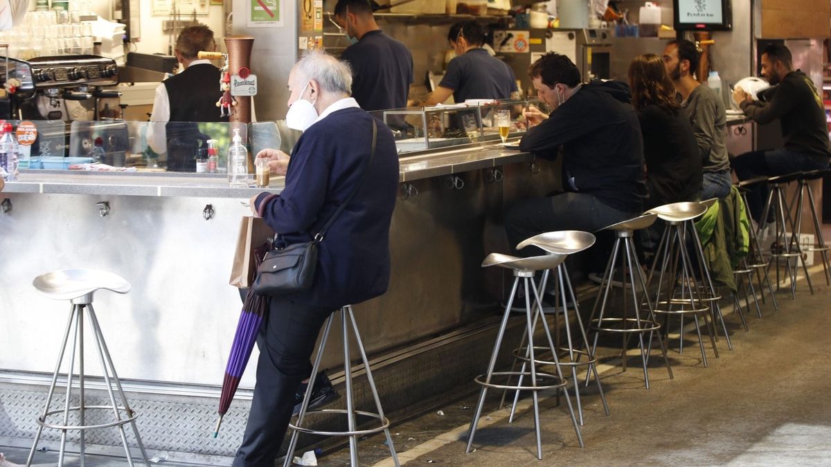 Cataluña cierra bares y restaurantes para frenar el virus y evitar el estado de alarma