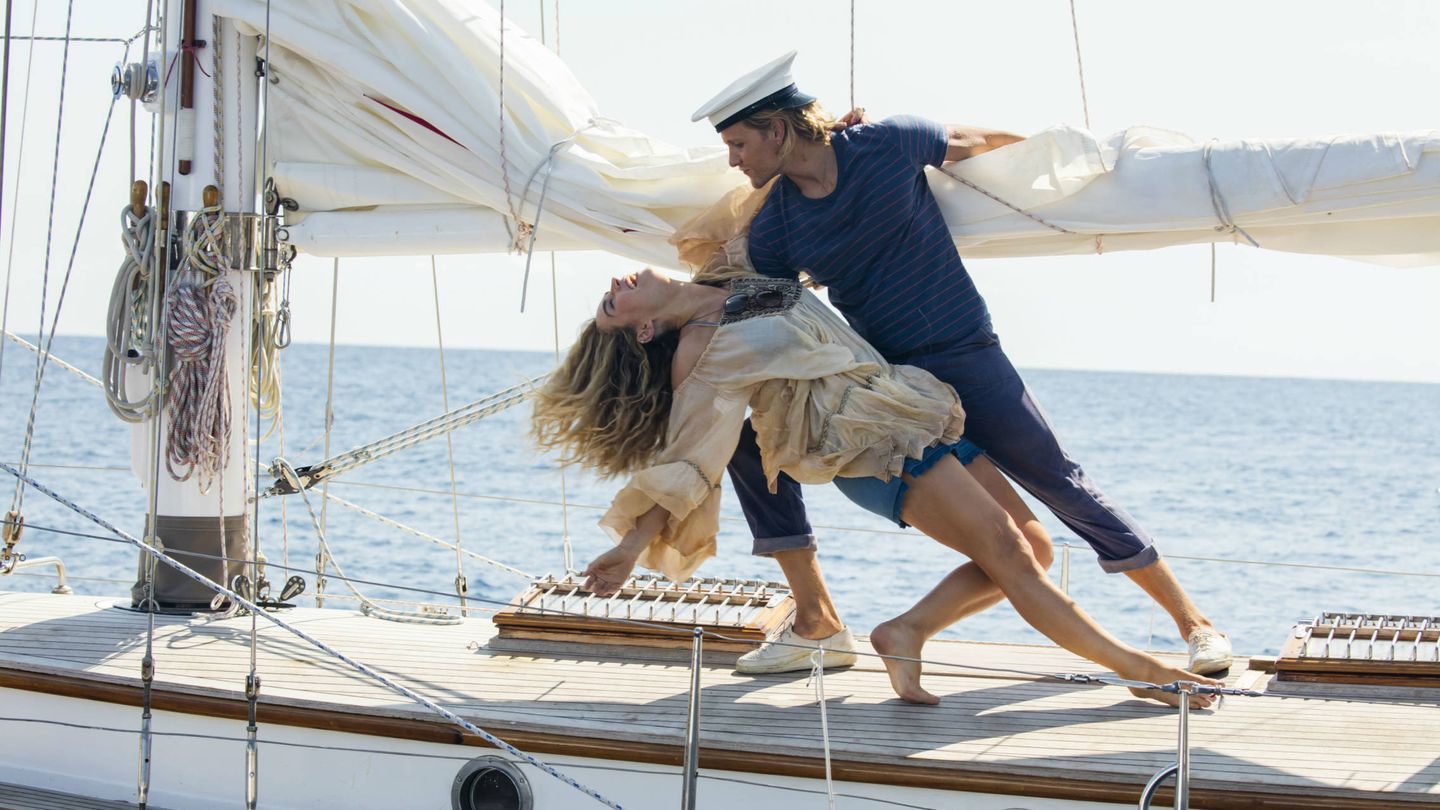 Lily James y Josh Dylan, en 'Mamma Mia! Una y otra vez'. (Universal)