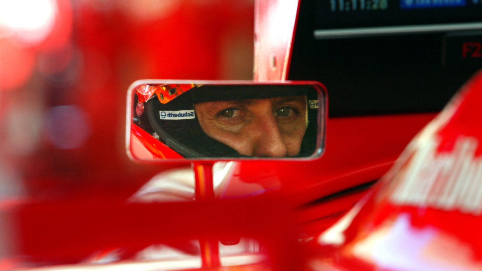 Foto: Michael Schumacher envuelto en 'su' rojo Ferrari.