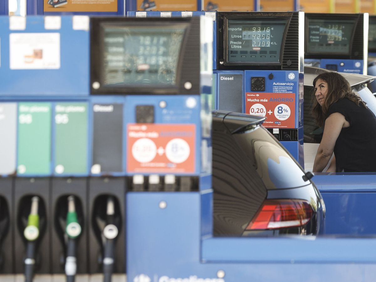 Foto: Los precios de la gasolina al alza EFE/Emilio Naranjo