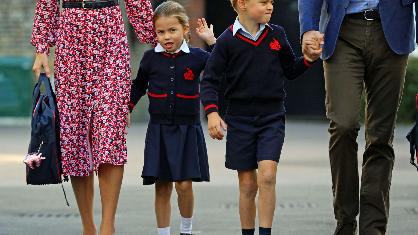 George y Charlotte en su primer día de cole. (Reuters)